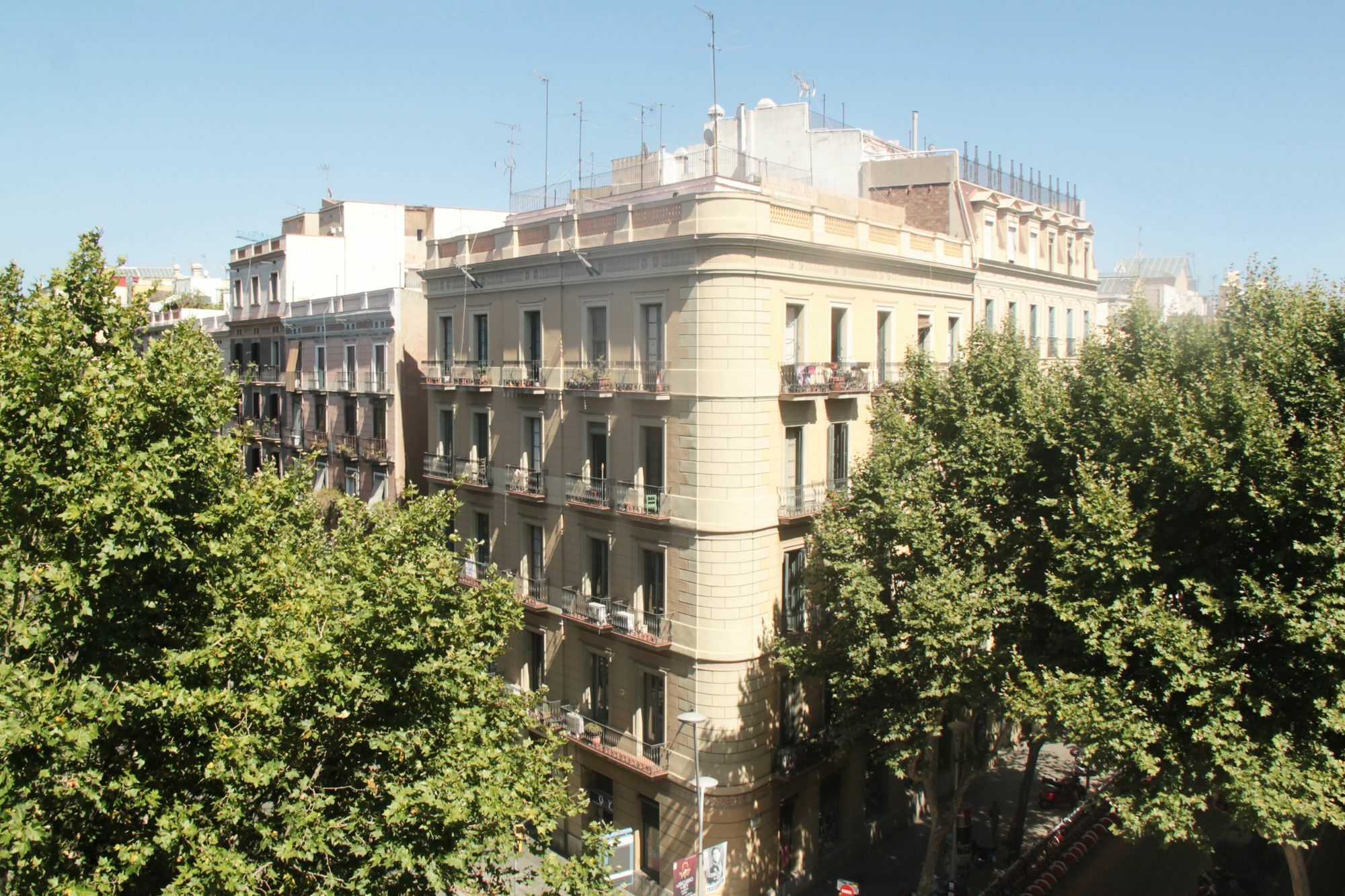 Som Nit Triomf Hotel Barcelona Exterior photo